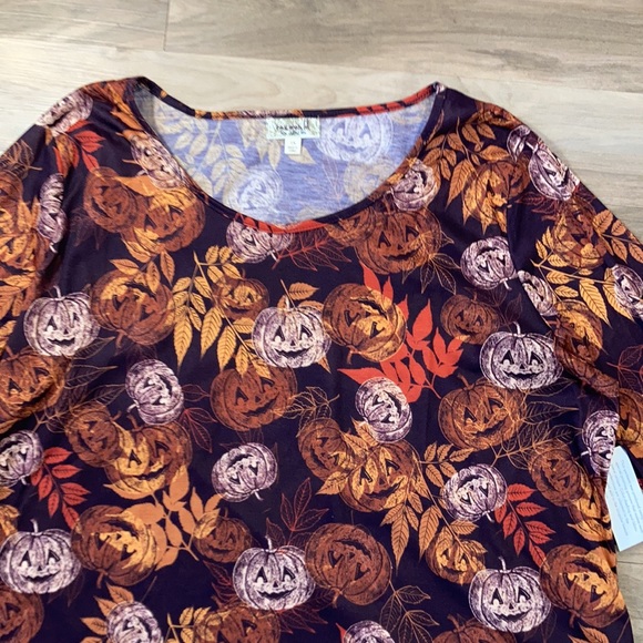 💜$10ifbundle3 one world fall themed print lightweight top size 1X or 3X - Picture 7 of 16
